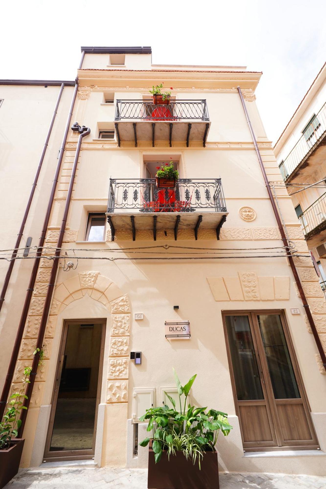 Ducas Rooms And Suite Lascari Exterior foto